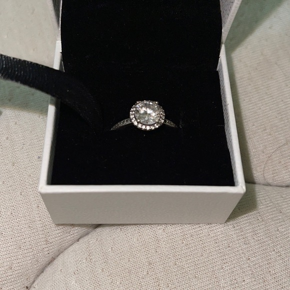 Pandora Round Halo Ring - Picture 1 of 2